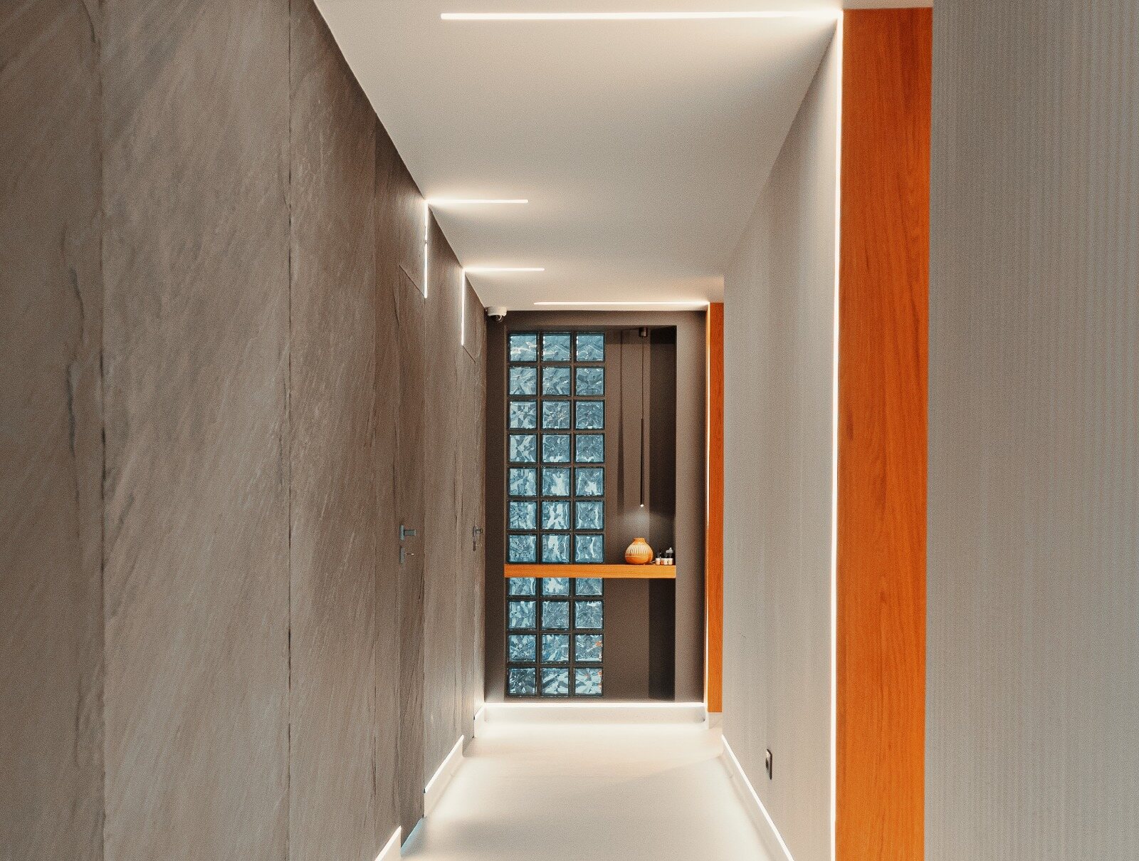 Hol de acces — Megabite Dental Office