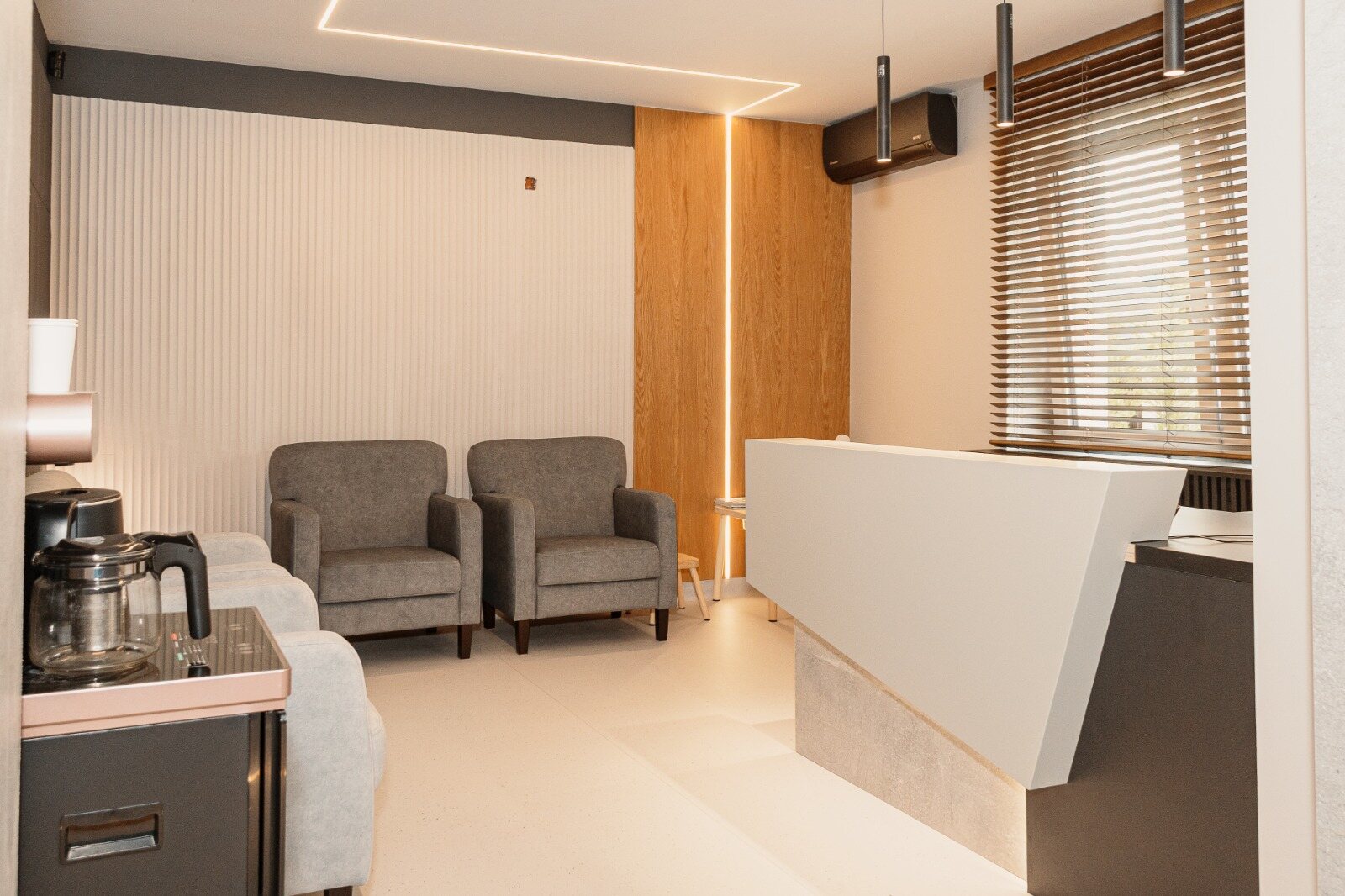 Recepție și sală de așteptare — Megabite Dental Office